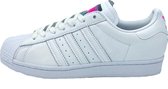 foto van een Adidas Superstar White