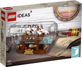 foto van een LEGO Ideas Schip